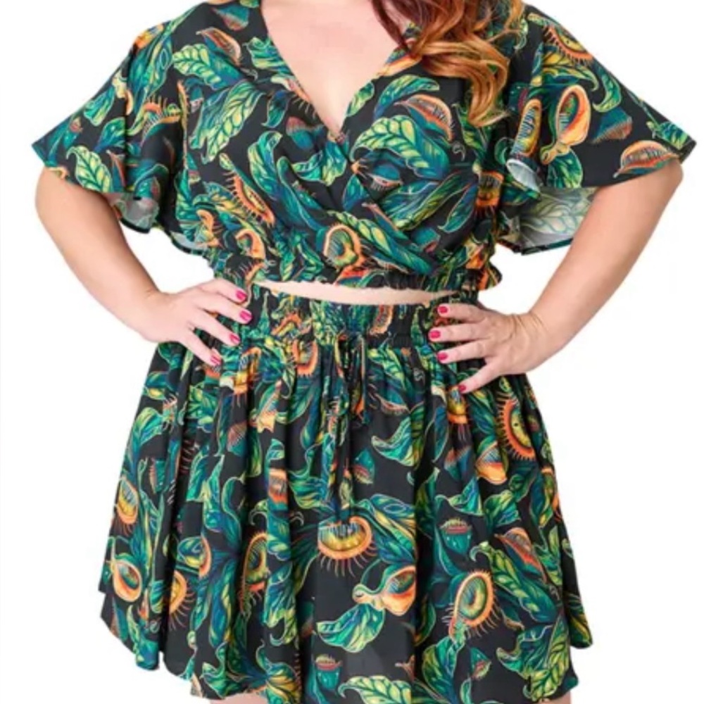 ISO Unique Vintage Venus Flytrap Print Crop Top & Skort 1X